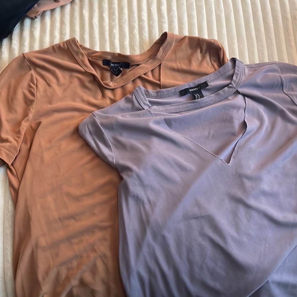 2 pack v neck T-shirts